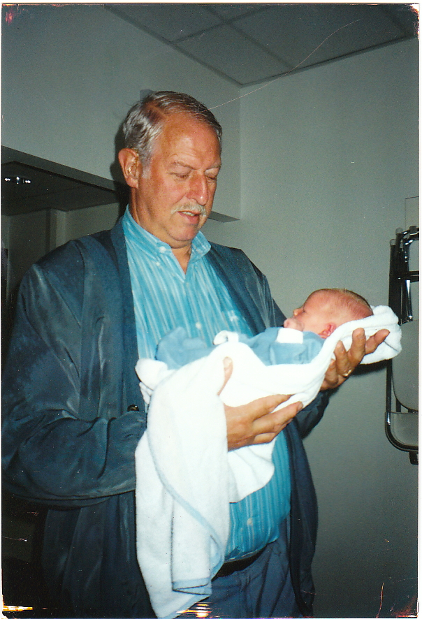 Opa Sjaak, trots met zijn 1e stamhoudertje Stan.